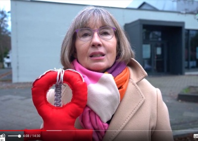 Beatrix Polgar-Stüwe forder längere Öffnungszeiten vom Hallenbad im Video Neujahrsempfang