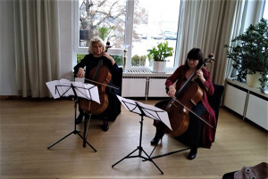 Zwei Cellistinnen im Video-Neujahrsempfang 2022