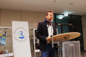 Stephan Langer Oberstufenleiter der Gesamtschule Rodenkirchen hält Rede
