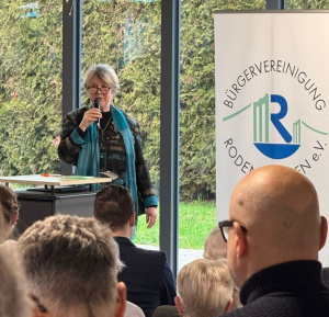 Bezirksbürgerneisterin Sabine Müller bei Rede auf dem Neujahresempfang 2026