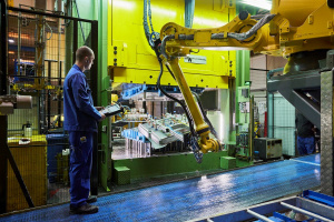 Mann an Maschine für Automatisierungstechnik