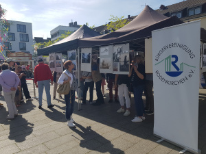 Fotoausstellung über das alte und neue Rodenkirchen auf der Kun stmeile